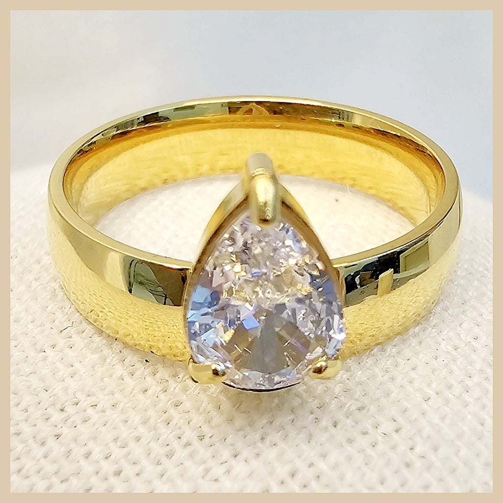 Shiny Inna teardrop zircon ring for women, designed for everyday luxury with a refined glow that feels feminine, modern, and effortlessly stylish.