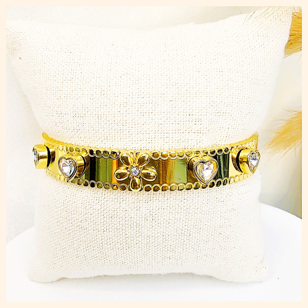 Sparkling flower bangle designed for date nights and romantic outings, blending feminine elegance with confident modern style.