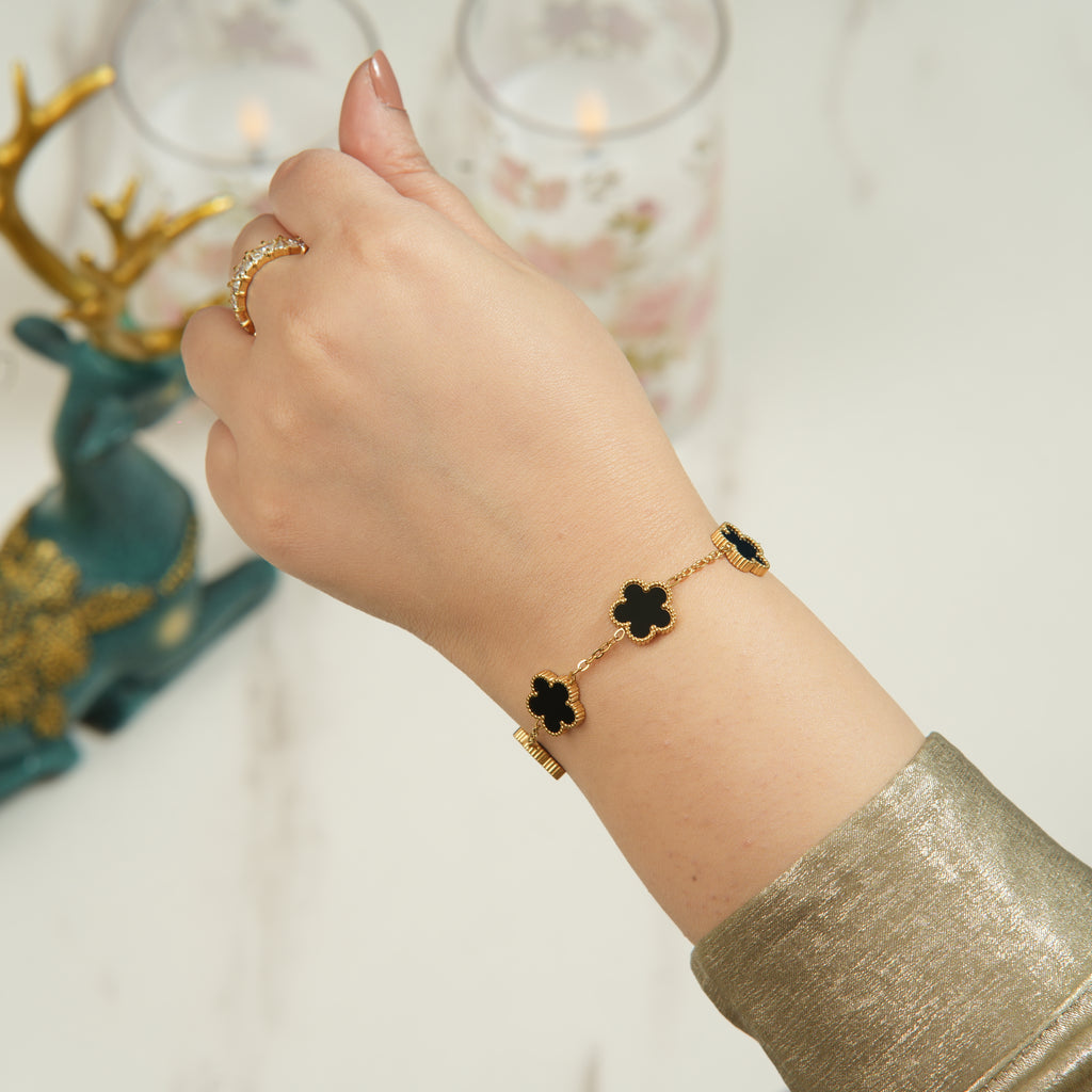 Top 18K gold-plated stainless steel openable crystal bracelet for women, a premium jewellery piece designed to bring elegant sparkle and confidence in the UAE.