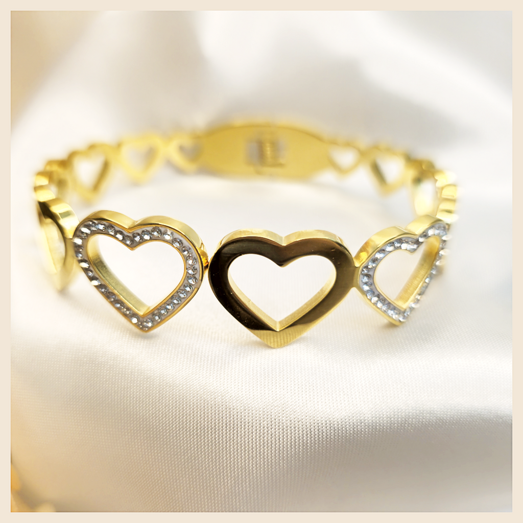 Top Beri heart bangle in 18K gold-plated style, designed for women who love elegant charm jewellery that adds confidence and a soft glow.