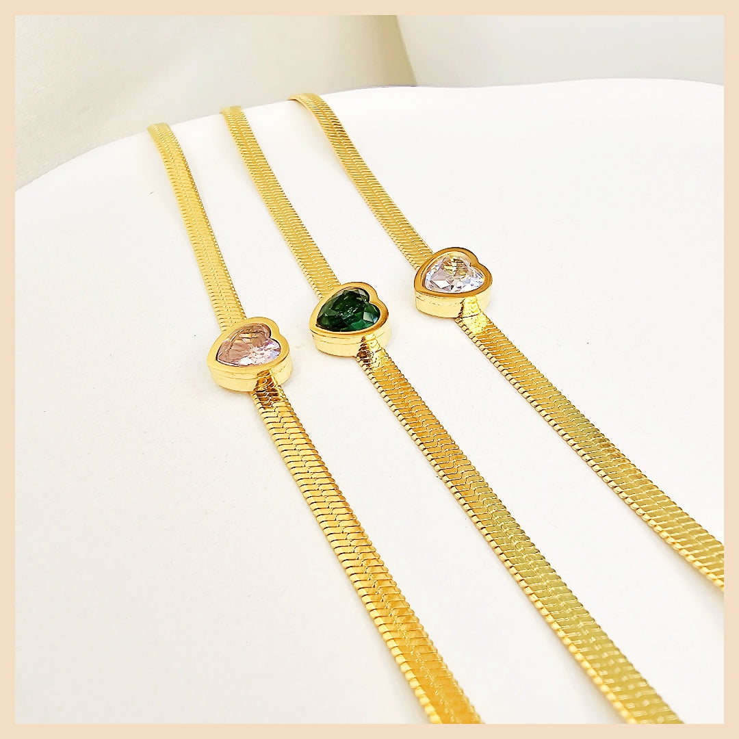 Youthful white gold heart bracelet with zircon, crafted for teens or young women who want chic, playful charm without sacrificing the sophistication of a premium jewellery piece.