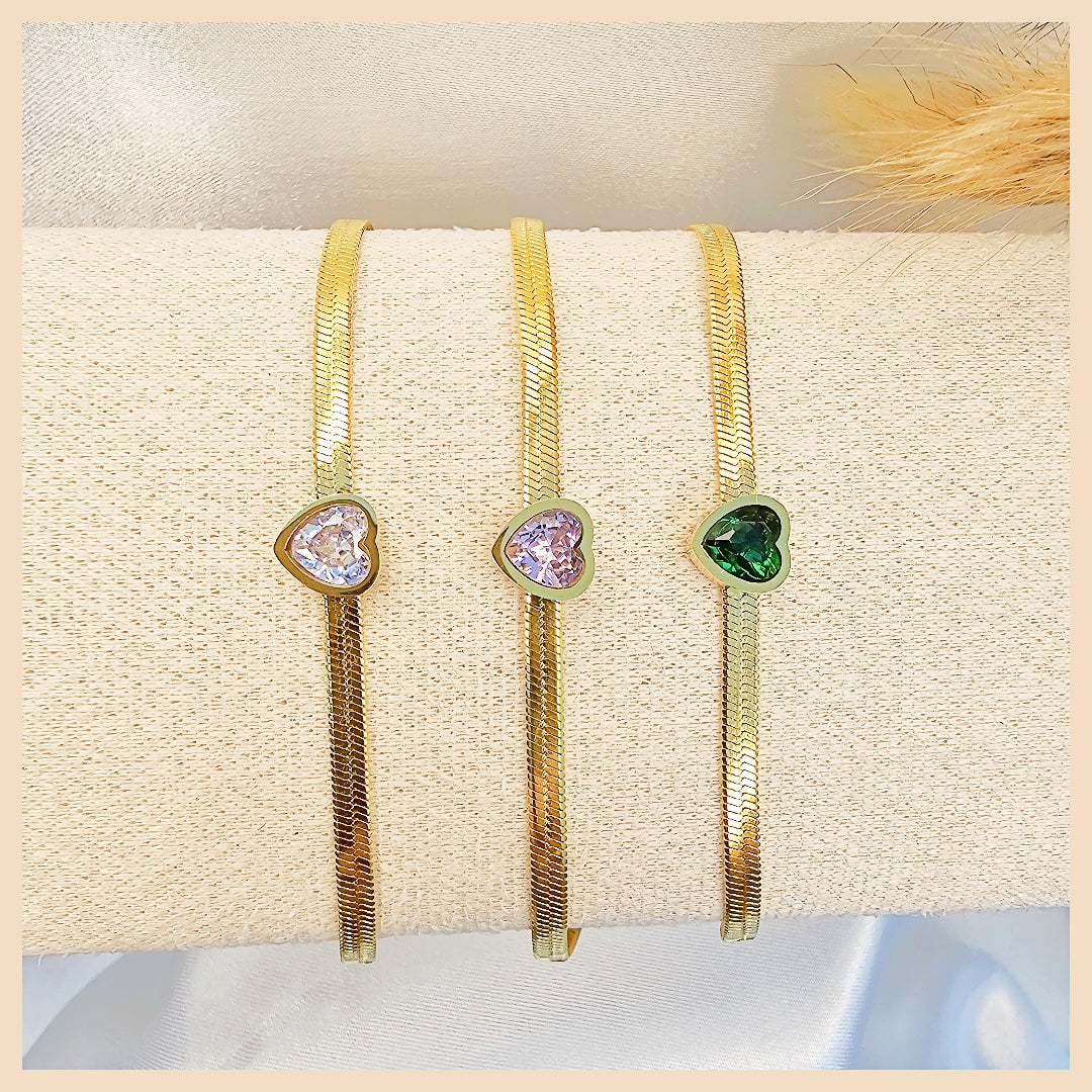 Adjustable white gold heart charm chain bracelet with zircon, styled for women in Dubai who want a perfect fit, effortless comfort, and a luxury accessory for day-to-night wear.